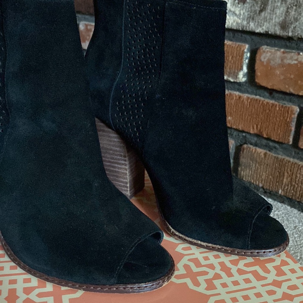 Gianni Bini black size 8 Peep toe bootie.  Barely worn!